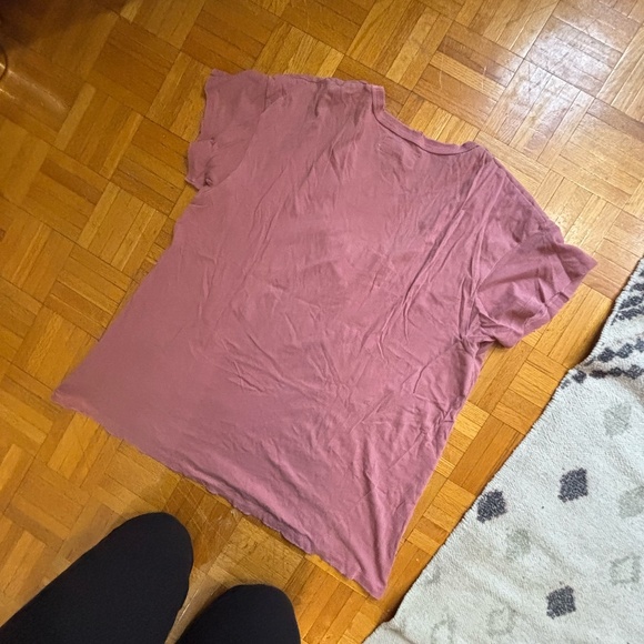 THE GREAT. the v neck tee - dusty rose - Picture 2 of 6